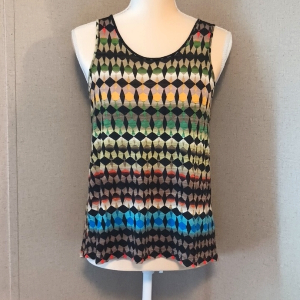 5/$20 Cable & Gauge M colorful geometric tank top with open back